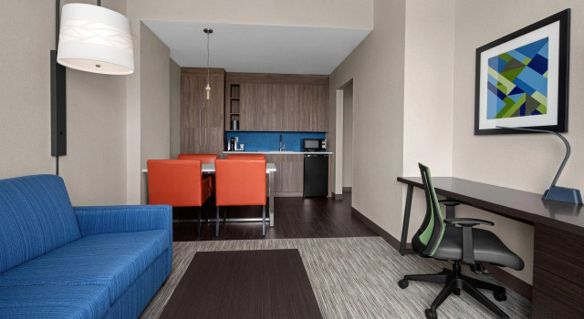 Двухместный люкс Holiday Inn Express & Suites Woodside LaGuardia Airport