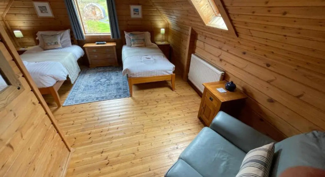 Luxury 3 Bedroom, 3 Bathroom Lodge with Hot Tub, Book Hotel Llanbedr Snowdonia