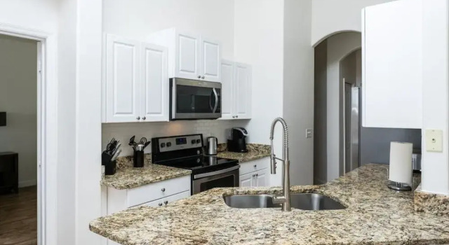 Tuscan Hills 3 Bed, 2 Bath Courtyard Villa 3 Bedroom Villa by Redawning