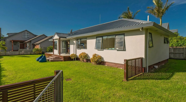 Sunlight Bach - Whitianga Holiday Home, Rezerwuj Hotel Hotele w Auckland Region z parkingiem, Parking