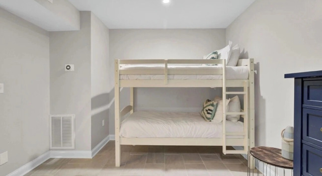 Steps to Isle of Palms Beach w/ Porch Dining, Outdoor Shower & Open Living Sea Haven by Avantstay, Забронировать Дом для отпуска Виллы Айл-оф-Палмс, Вилла