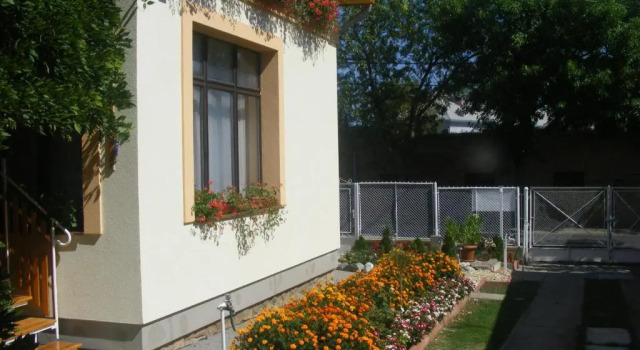 Napfény Apartmanház, Book Hotel Eger 