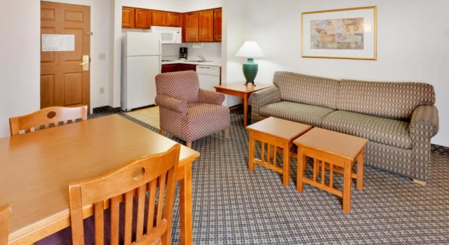 Люкс с 2 комнатами Staybridge Suites Allentown Bethlehem Airport by IHG
