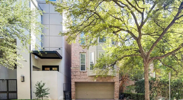 Uptown Dallas Group Getaway Near Art, Eats & More!