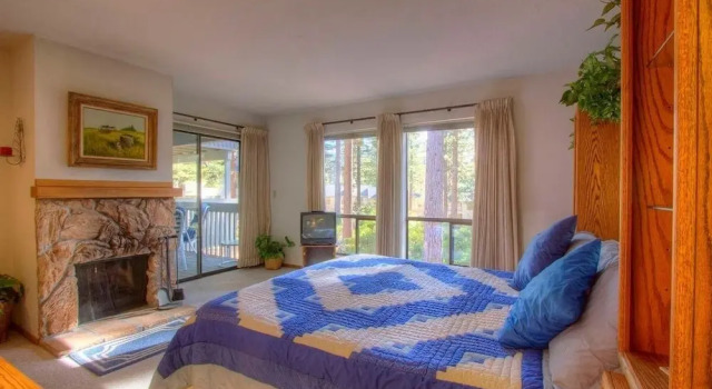 Номер Standard Ski Lake Lodge 3 Bedroom Home by RedAwning