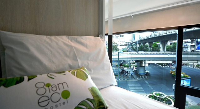 Кровать в общем номере Siam Eco Hostel