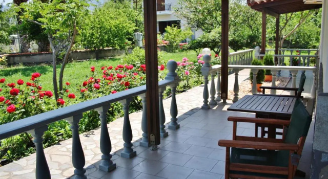 Студия с балконом и с красивым видом из окна Villa Vicky