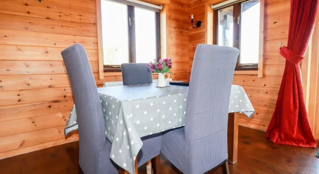 Hytte med altan Willow Lodge