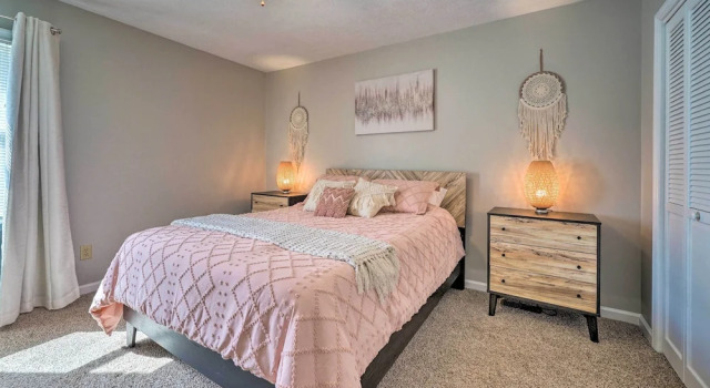 Oak Island Getaway w/ Yard - Walk to Beach!