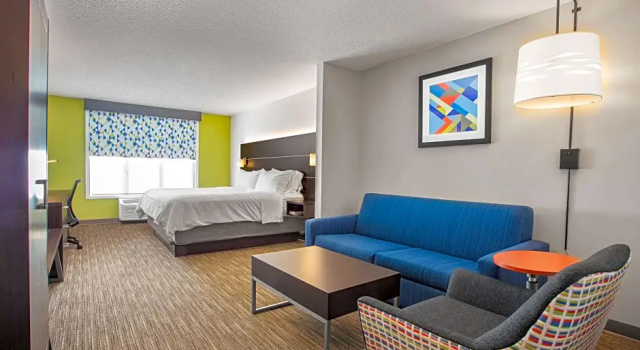 Двухместный люкс c 1 комнатой Holiday Inn Express Hotel & Suites Altoona-Des Moines by IHG