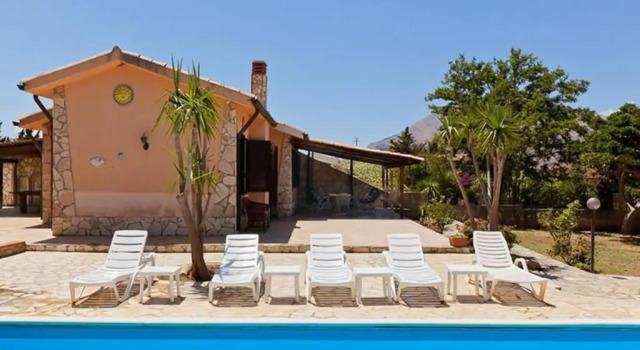 Коттедж с 3 комнатами Casa Isabella con Piscina