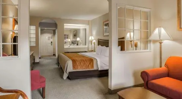 Люкс SureStay by Best Western Cherokee on the River
