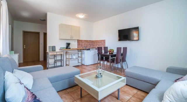 Beautiful Home In Liznjan, Забронировать Отель Отели Лижнян с парковкой, Парковка