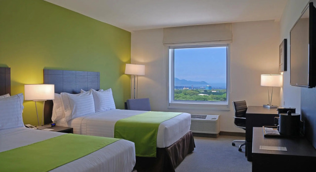 Четырёхместный номер Standard с видом на озеро Holiday Inn Express Managua by IHG