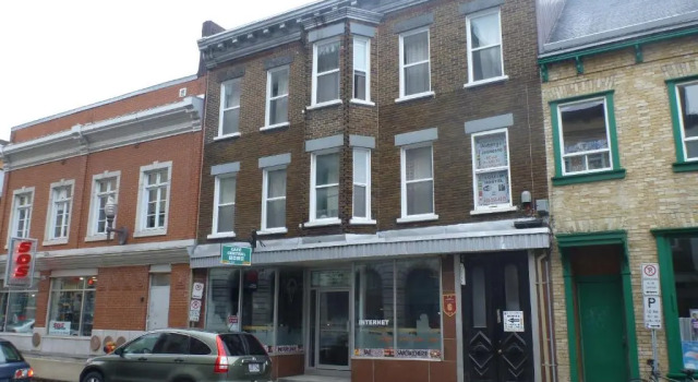 Кровать в общем номере Auberge Jeunesse La Belle Planete Backpackers Hostel