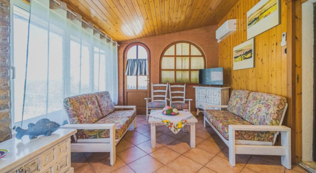 Un Giardino Su Pareti a few hundred meters from the beach with parking space and garden-UN GIARDINO SU PARETI, Book Hotel Capoliveri Elba