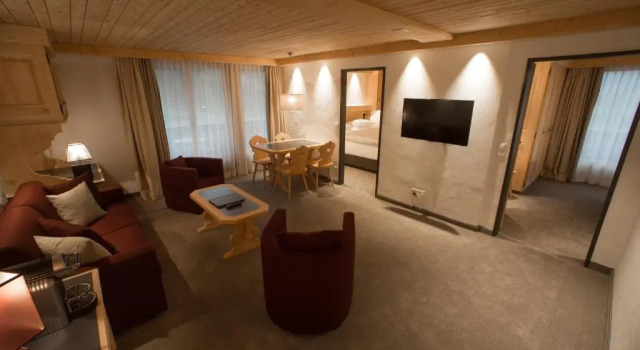 Люкс с 2 комнатами Bernerhof Swiss Quality Hotel Gstaad