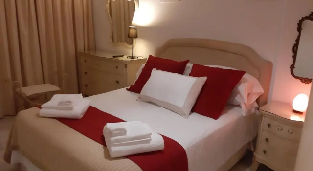 Апартаменты The Famous Home