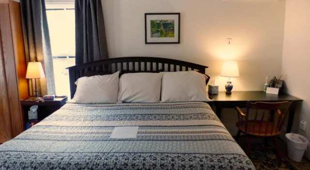 Номер Luxury Davis Square Inn