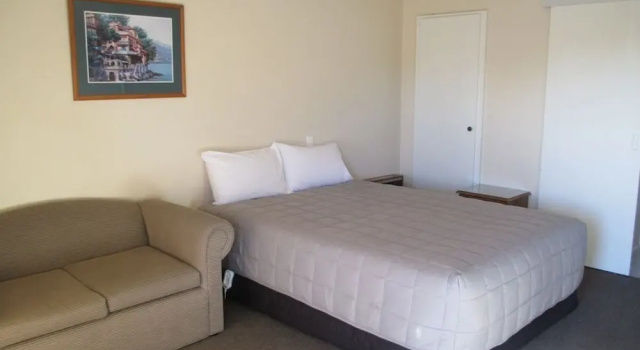 Студия Standard Merivale Court One Bedroom Apartment