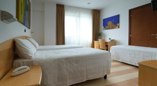 Трёхместный номер Standard Hotel Portavaldera