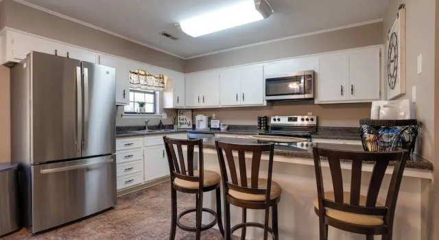 Коттедж с 3 комнатами Decatur Vacation Rental Retreat w/ Private Yard!