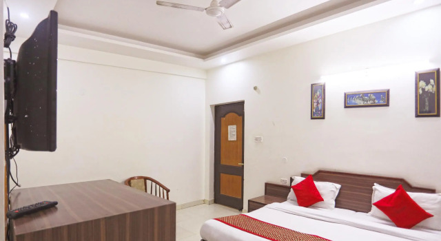 Hotel Jagdish Residency, Забронировать Отель Отели Джамму и Кашмира с парковкой, Парковка