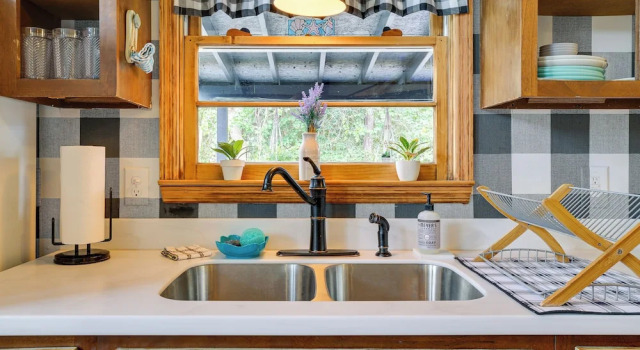 Коттедж с 2 комнатами Oak Island Vacation Rental w/ Decks, Walk to Beach
