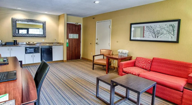 Люкс Courtyard by Marriott Fargo Moorhead, MN