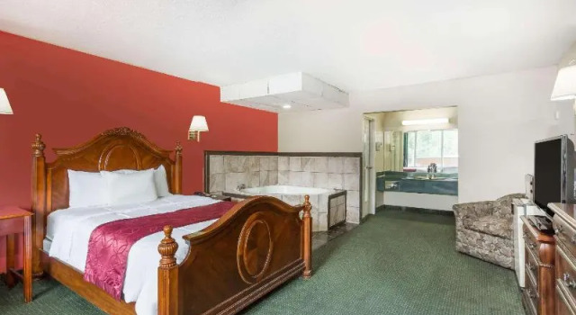 Номер Standard Ramada by Wyndham Roanoke