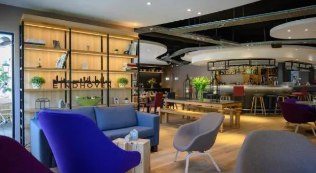 Кровать в общем номере Campanile Hotel & Restaurant Eindhoven