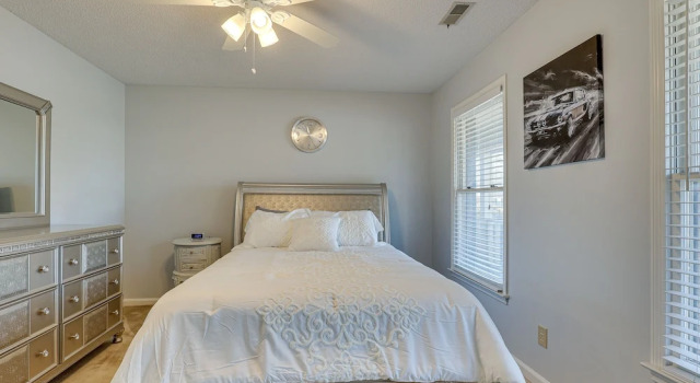 Lovely Decatur Home w/ Yard ~ 6 Mi to Town!, Réserver Hôtel Decatur Alabama