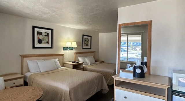 Четырёхместный номер Standard Economy Inn