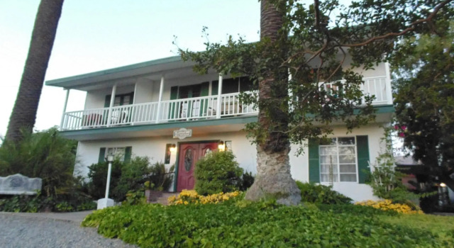 Plantation Bed & Breakfast, Rezerwuj Bed and Breakfast Hotele w Three Rivers z parkingiem, Parking