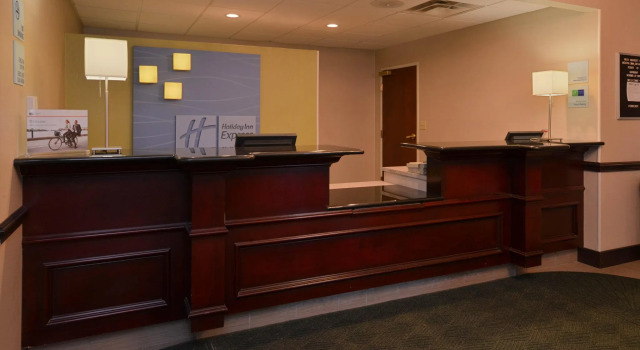 Holiday Inn Express & Suites North Lima by IHG, Rezerwuj Hotel North Lima 