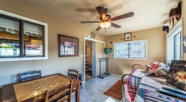 Aspen Run Condo 1A, 3 Bedrooms, Fireplace, Patio, WiFi, Sleeps 6, Varaa Hotelli Hotellit New Mexico pysäköinnillä, Pysäköinti