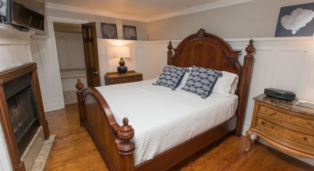 The Burrus House Inn Waterfront Suites, Забронировать Отель «постель и завтрак» Отели Мантео с парковкой, рядом с Dare County Arts Council, Парковка