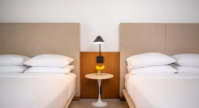 Четырёхместный номер Standard с балконом The Sarasota Modern, a Tribute Portfolio Hotel