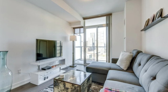 Beautiful Modern Condo Sleeps 4, Varaa Hotelli Toronto 