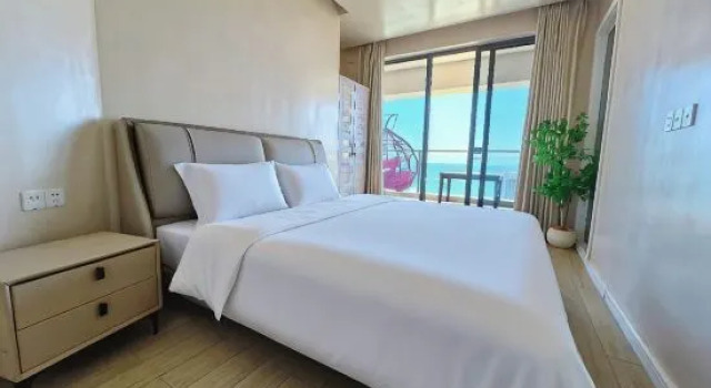 Люкс с 2 комнатами с балконом и с видом на море Seafront·Parks Resort (Shishi Golden Coast Luogaji Branch)
