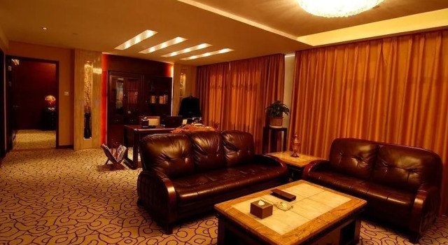 Dynasty International Hotel Kunming, Rezerwuj Hotel Hotele w Kunming z parkingiem, Parking