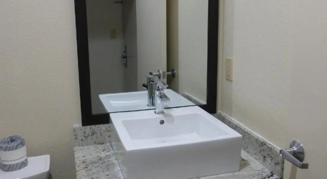 Четырёхместный номер Deluxe Red Roof Inn Hayward