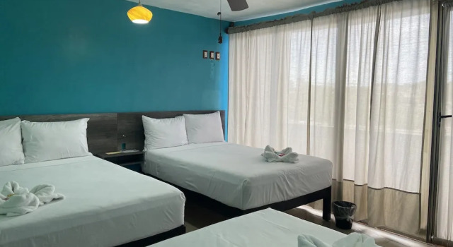 Трёхместный номер Deluxe с балконом Hotel Murallas Capital