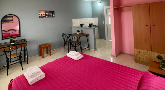 Elena Pool, Prenota Appartamento Agios Georgios Epiro