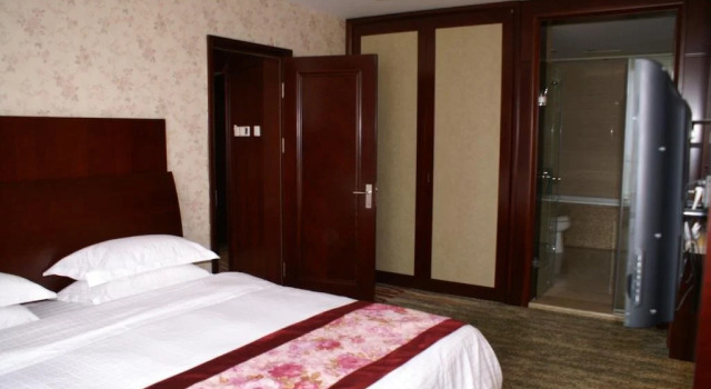 Dalian New Garden Hotel, Book Hotel Hotels in Liaoning with Parking, Parking