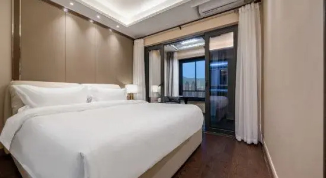Люкс Standard Kongshanxia · NONE Two Room Suite Holiday Homestay（Hongyadong Jiefangbei Pedestrian Street）