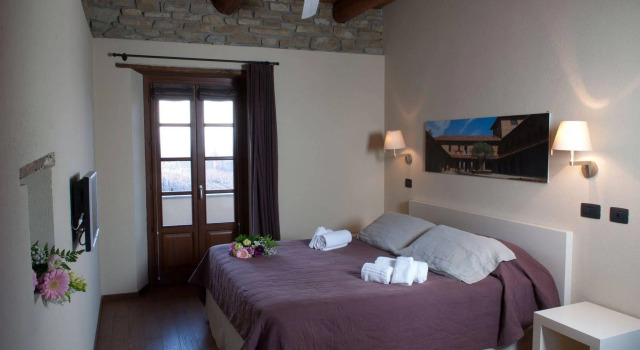 I Tre Poggi, Book Hotel Canelli Piedmont