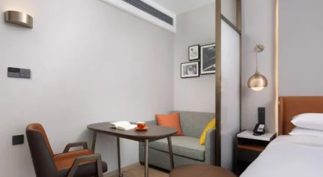 Люкс Deluxe Home2 Suites by Hilton Guiyang GuanShanHu HuiZhanCheng