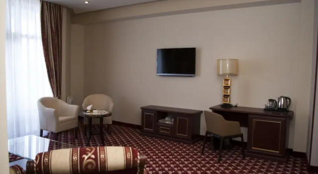 Люкс с 2 комнатами с балконом Отель Multi Rest House