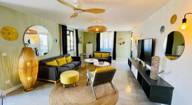 Апартаменты Modern apartment - Excellent location 50m from the beach, restaurants, bars, shops